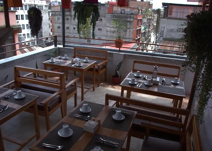 Peshal Hotel 2*